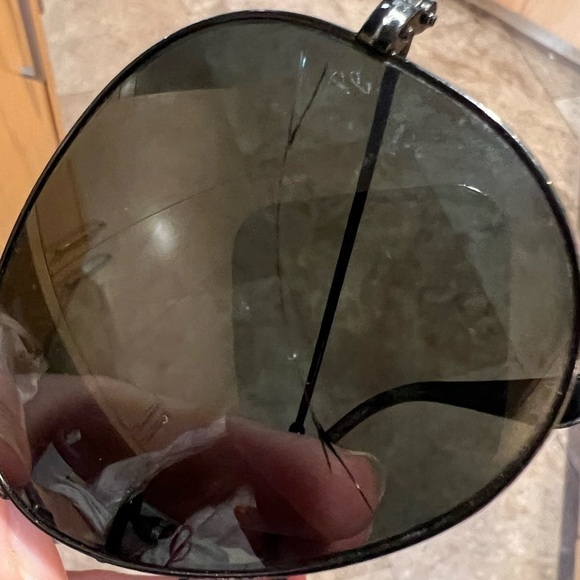 Rayban Large black aviator sunglasses polarized *damage* main image 4